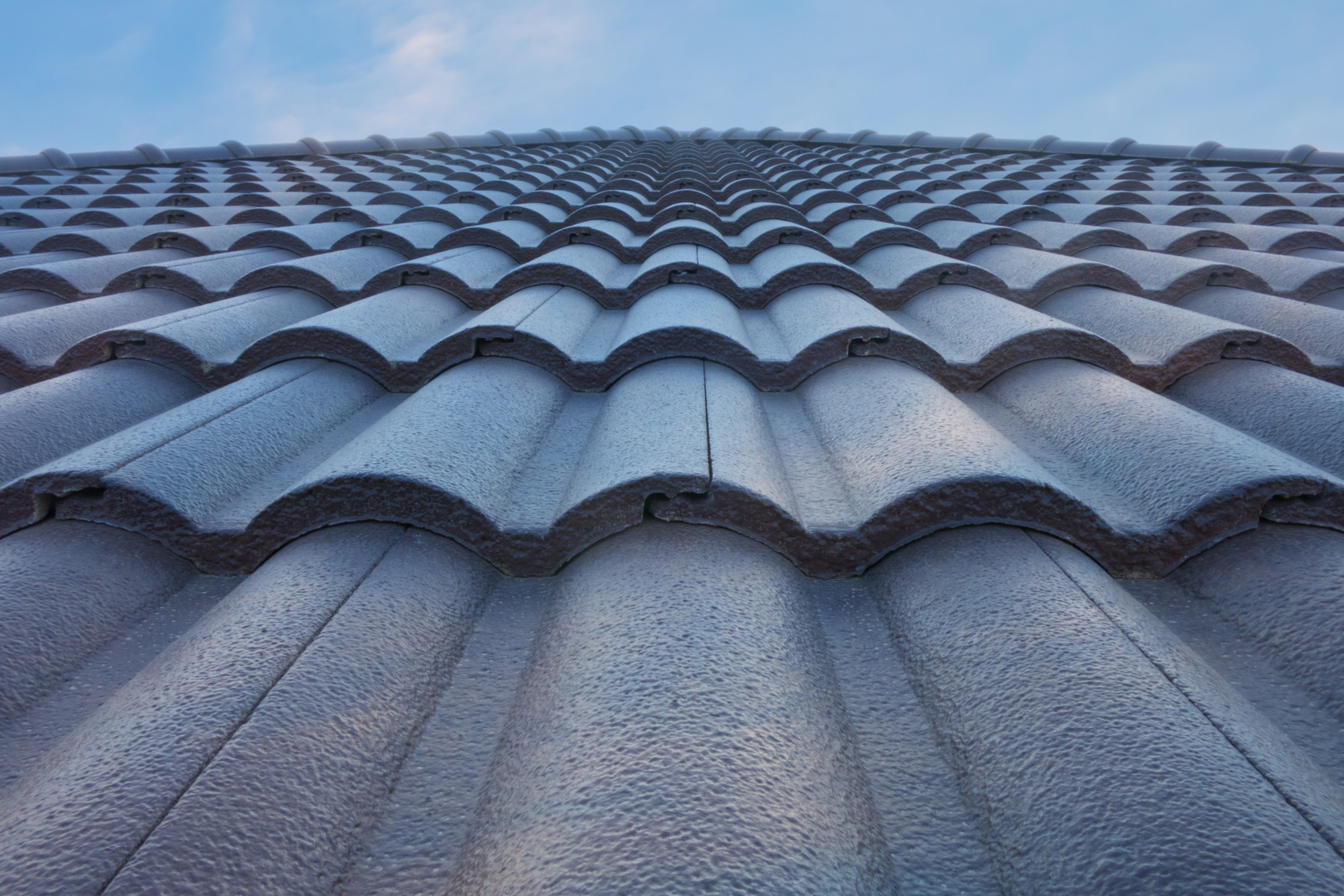 Metal Roofs vs Shingles: Which Roofing Is Best for You?